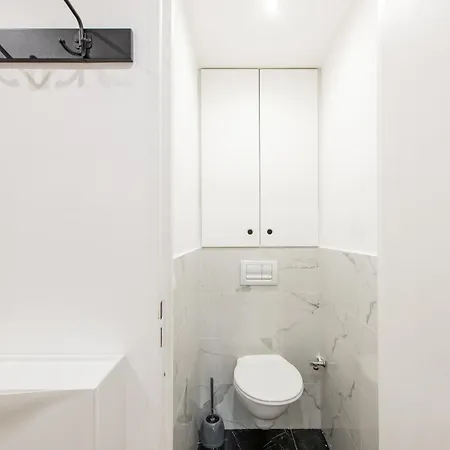 Amazing - Location Near The Metro, Modern Amenities And Style