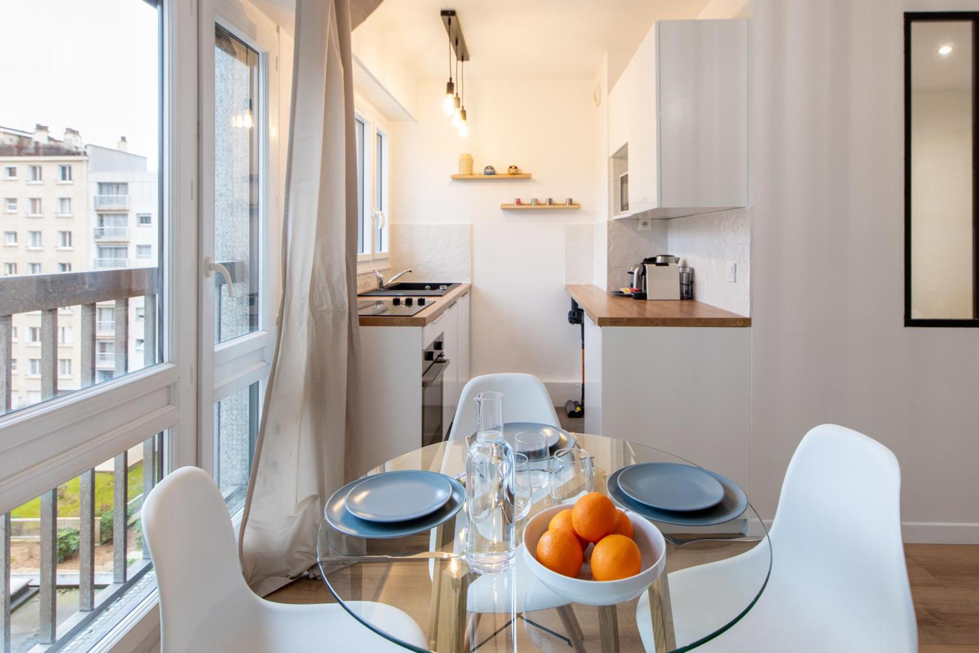 Amazing - Location Near The Metro, Modern Amenities And Style Apartment Paris