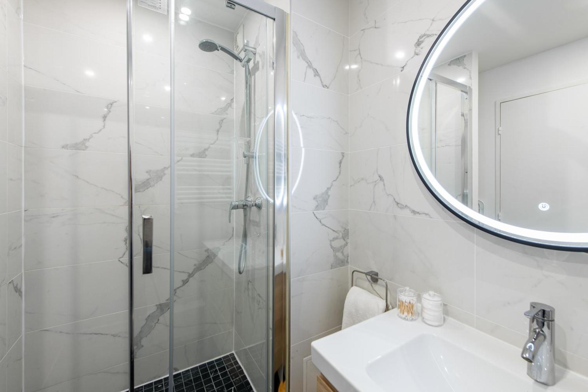 Amazing - Location Near The Metro, Modern Amenities And Style Apartment Paris