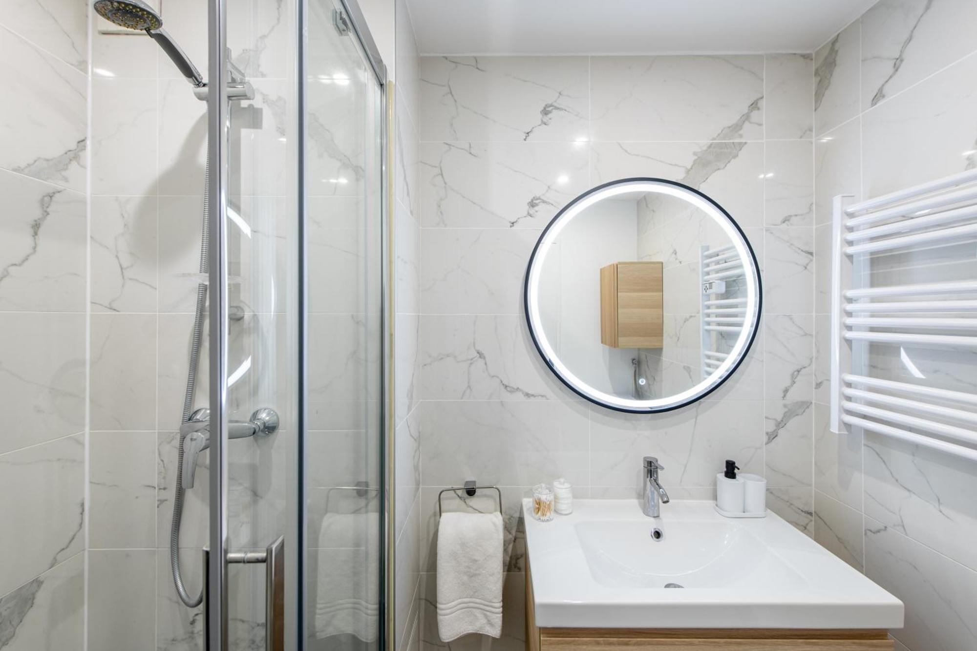 Amazing - Location Near The Metro, Modern Amenities And Style Apartment